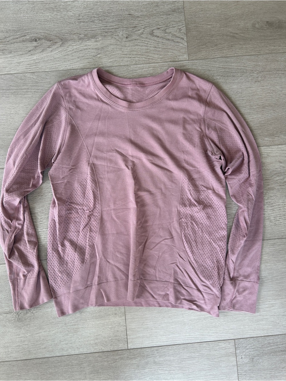 lululemon athletica Lightweight Crewneck Top in Dusty Pink